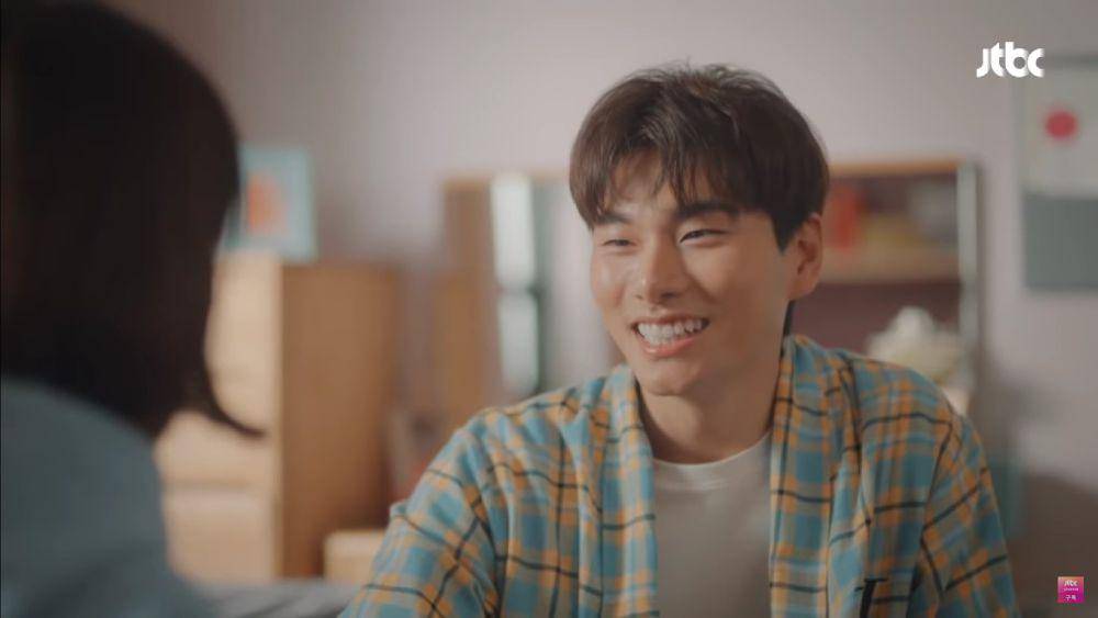 Lee Yi Kyung di drama Laughter in Waikiki (youtube.com/JTBC Drama)