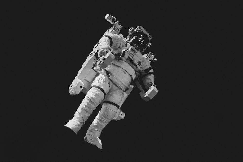ilustrasi meninggal di luar angkasa (unsplash.com/Brian McGowan)