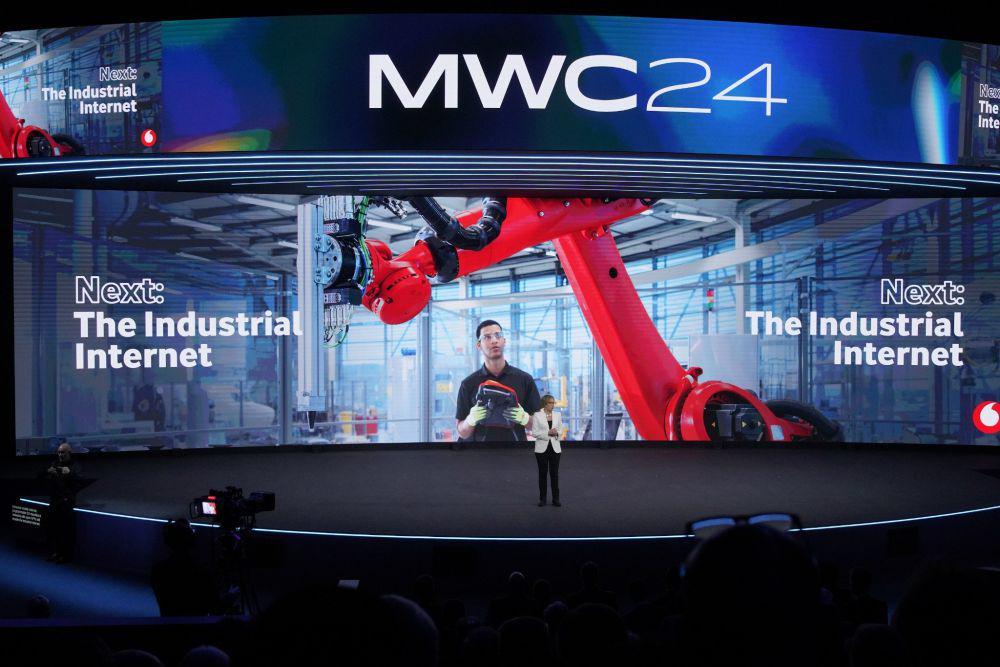 5 Inovasi Paling Unik di MWC 2024, Ada Laptop Transparan