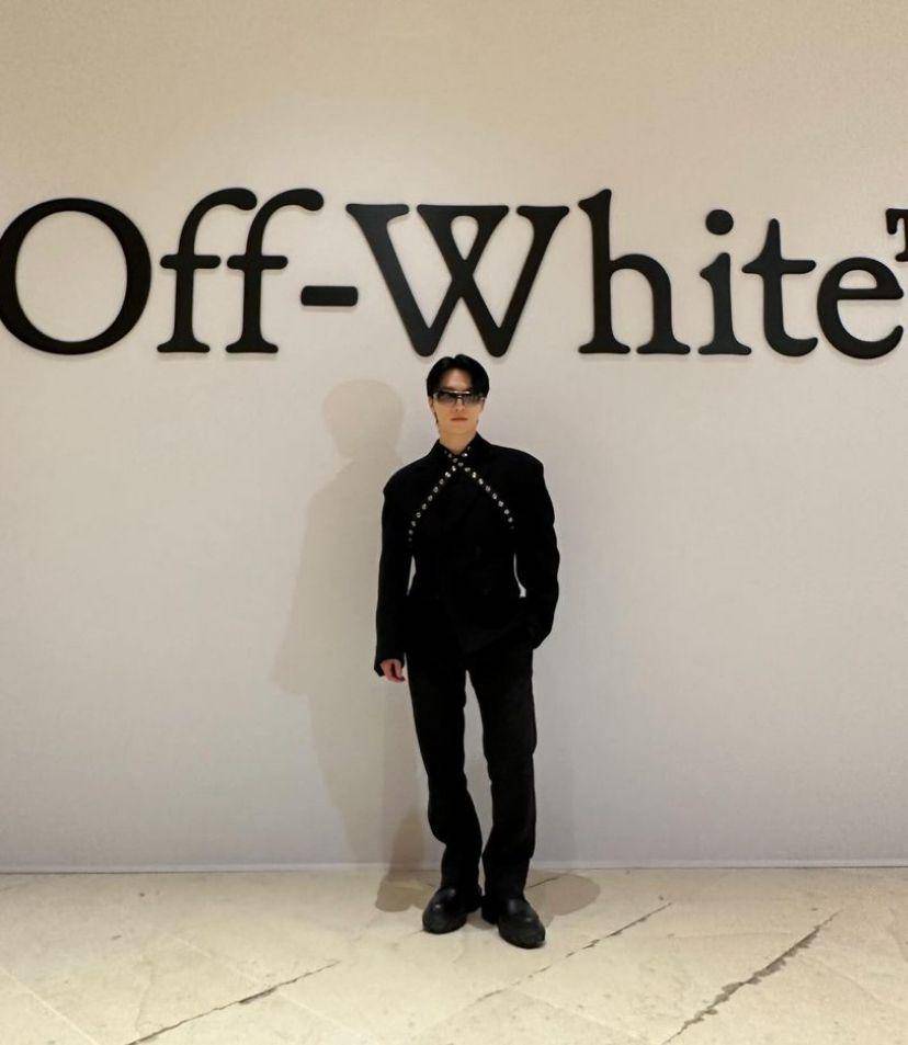 potret Dino SEVENTEEN di Off-White Paris Fashion Week 2024 (instagram.com/feat.dino)