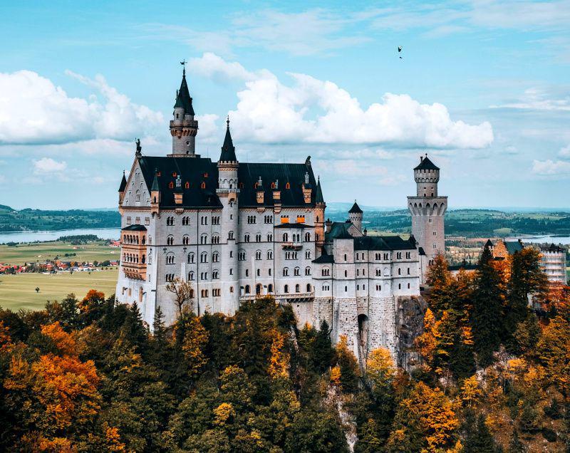 Neuschwanstein Castle (unsplash.com/David Sjunnesson)