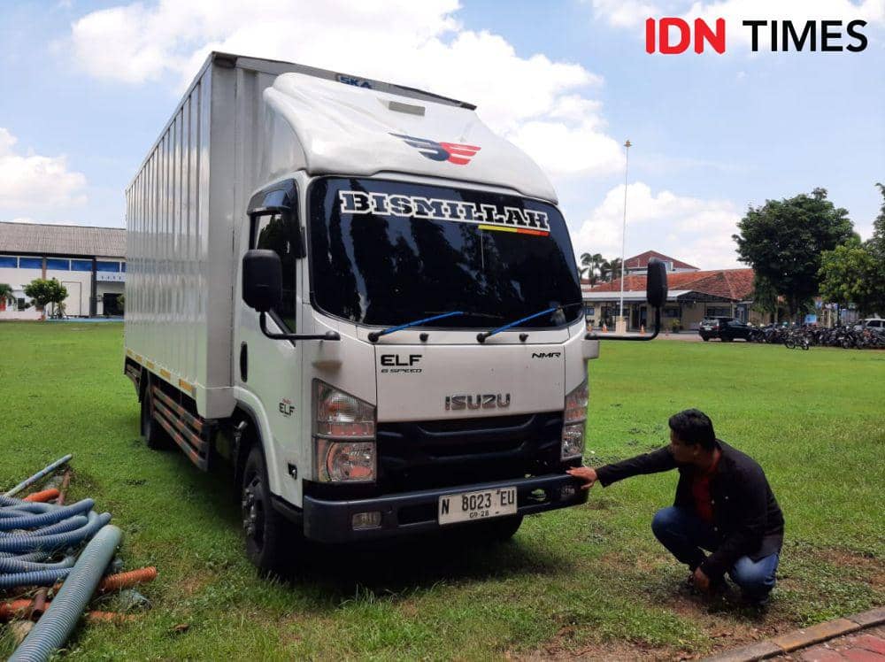 Truk boks rokok asal Malang dengan nopol N-8023-EU yang jadi korban perampokan di Madiun pada Sabtu (24/2/2024) dini hari. IDN Times/ Riyanto