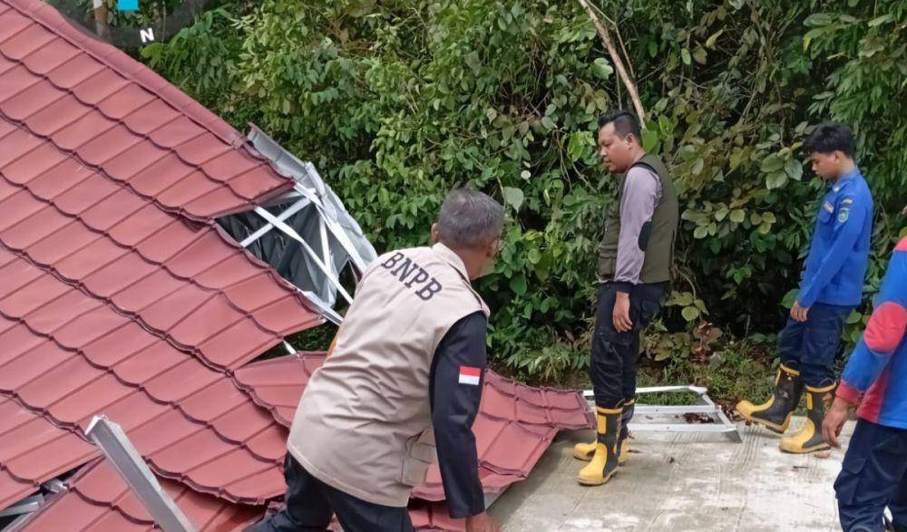 Angin puting beliung luluh lantakan 26 rumah di Prabumulih (Dok: istimewa)