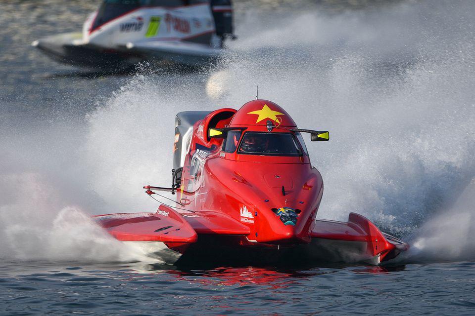 Andersson dan Erik Stark Pimpin Sprint Race 1 dan 2 F1 Powerboat Toba