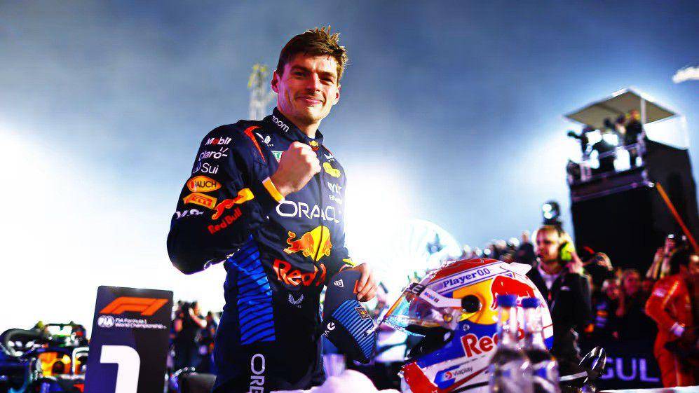Max Verstappen berselebrasi usai finis pertama di GP Bahrain 2024. (formula1.com)