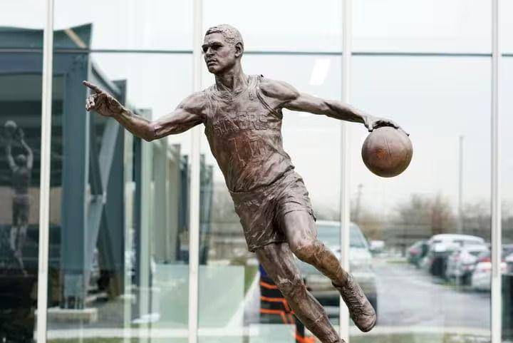 patung Maurice Cheeks (nba.com)