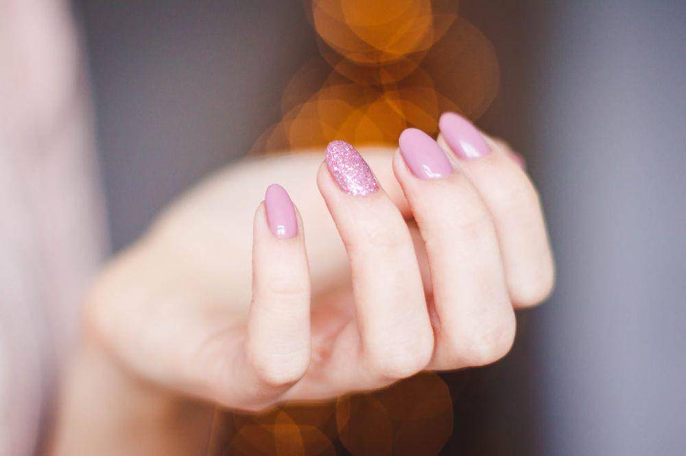 Inspirasi nail art Idul Fitri 2024. (Pexels.com/Valeria Boltneva)