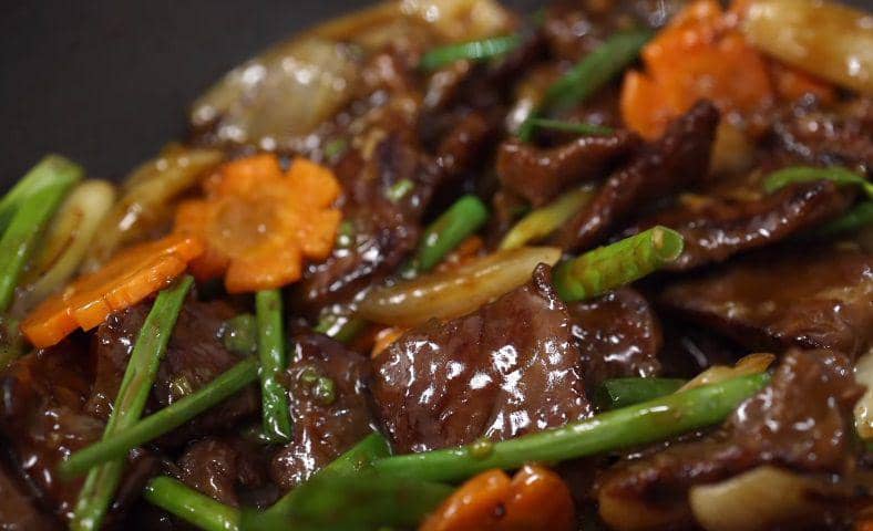 ilustrasi beef and onion stir fry (youtube.com/Aaron and Claire)