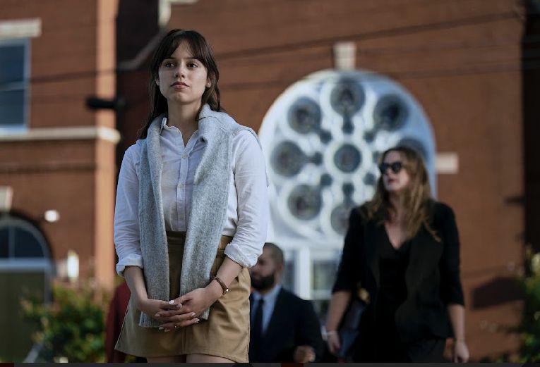 Penjelasan Ending Film Miller's Girl, Siapa yang Harus Disalahkan?