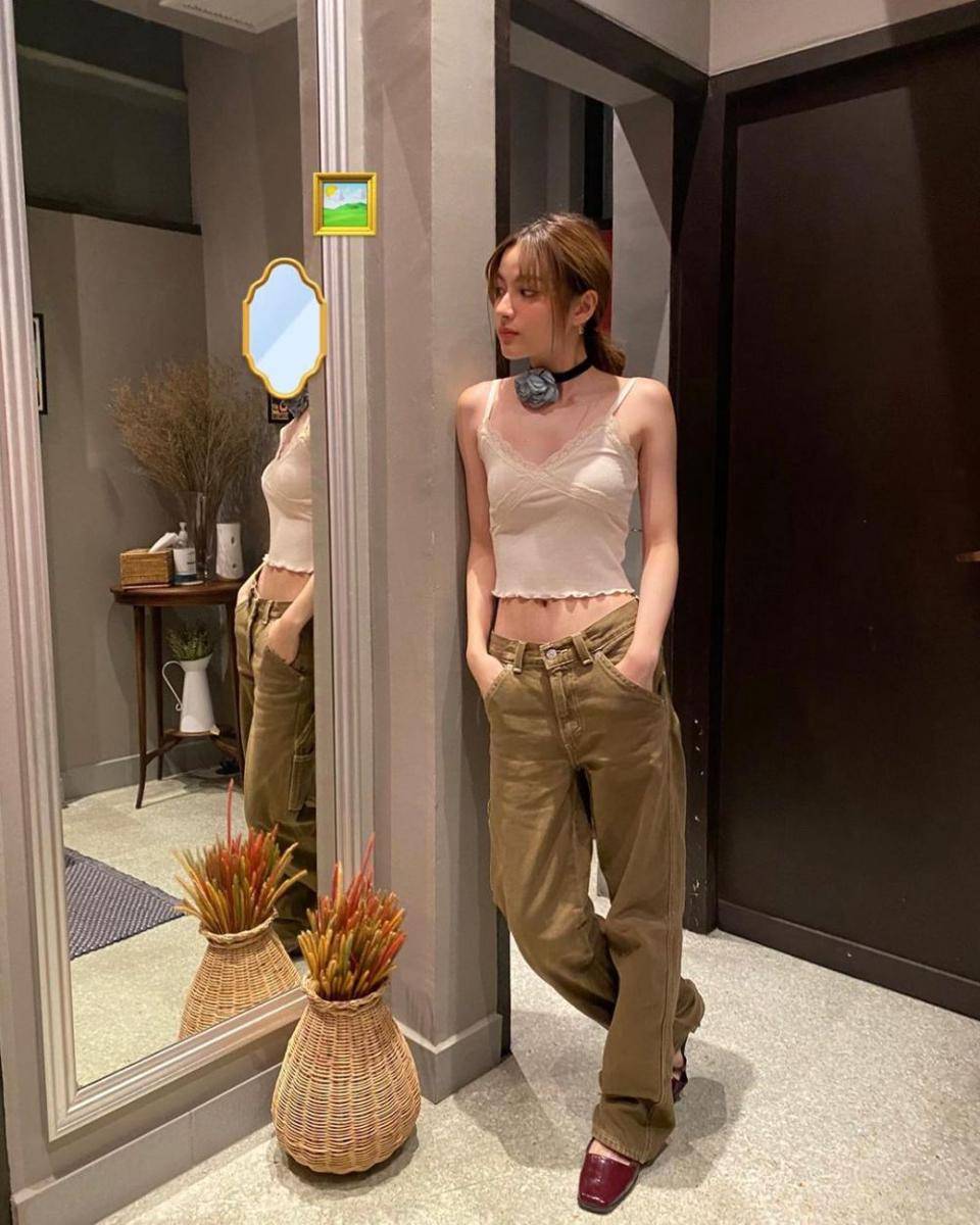 ide styling sepatu merah ala Prim Chanikarn (instagram.com/primiily)