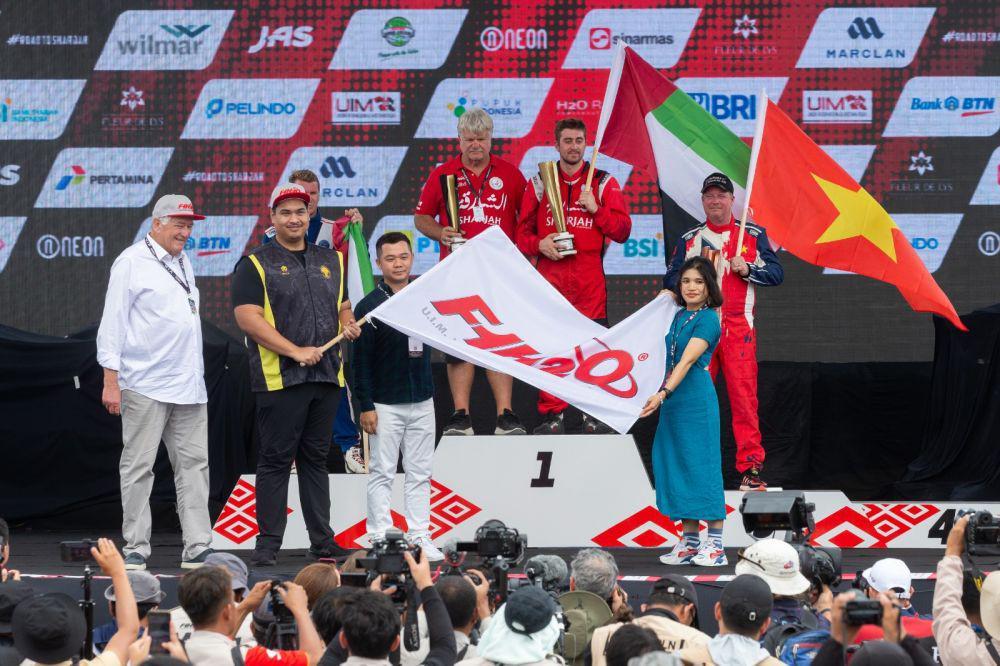 Pembalap Debutan Juara F1 Powerboat Danau Toba 2024