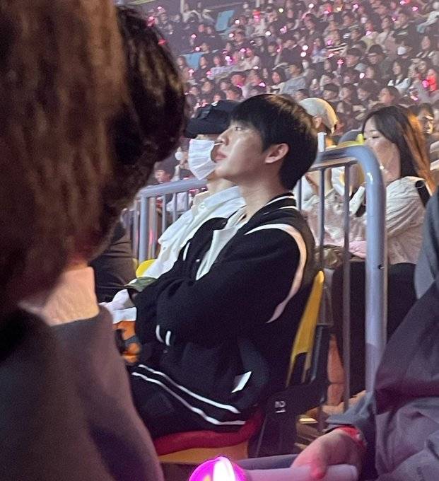 Choi Hyun Wook dan Kim Soo Hyun di konser IU (twitter.com/PrettyJiBrasil)