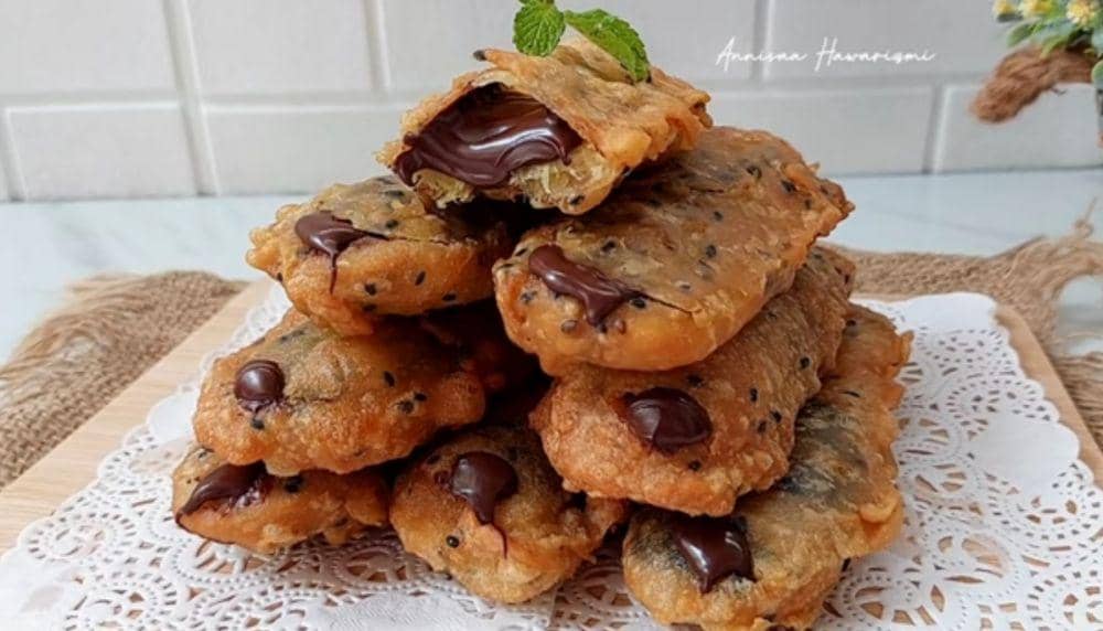 Resep pisang goreng kopong isi cokelat (youtube.com/Annisaa Hawarizmi)
