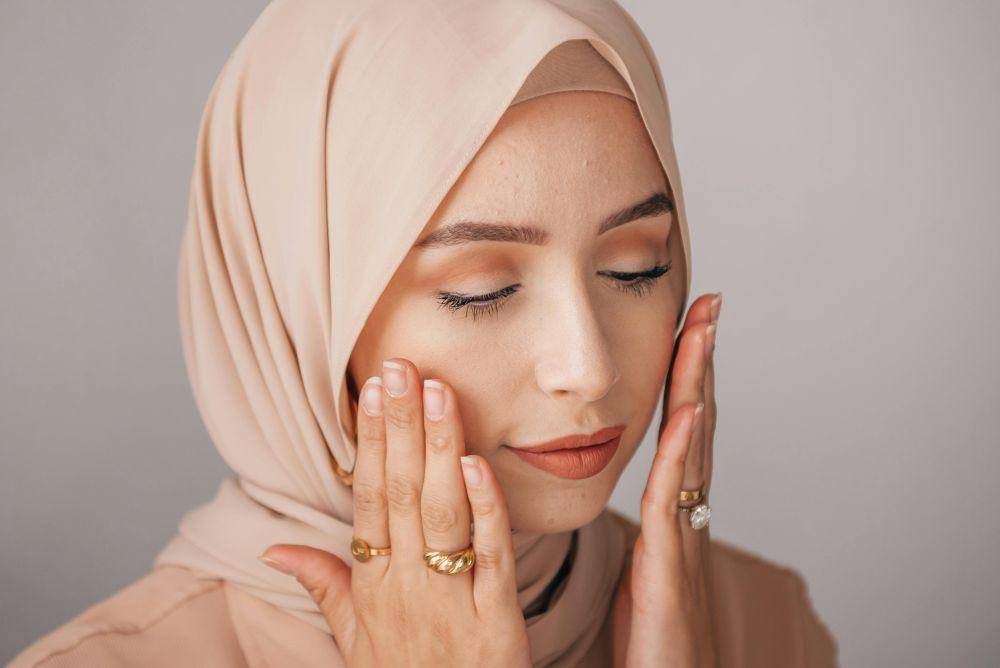 ilustrasi seorang wanita berhijab (pexels.com/PNW Production)