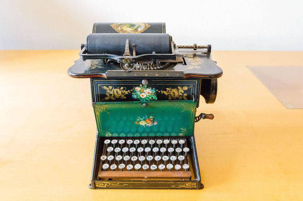 potret keyboard pada masa itu (commons.wikimedia.org/Eremeev)