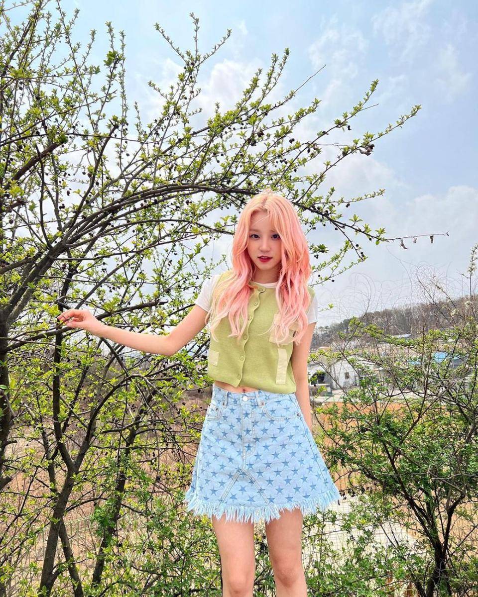 Yuqi (G)I-DLE (instagram.com/yuqisong.923)