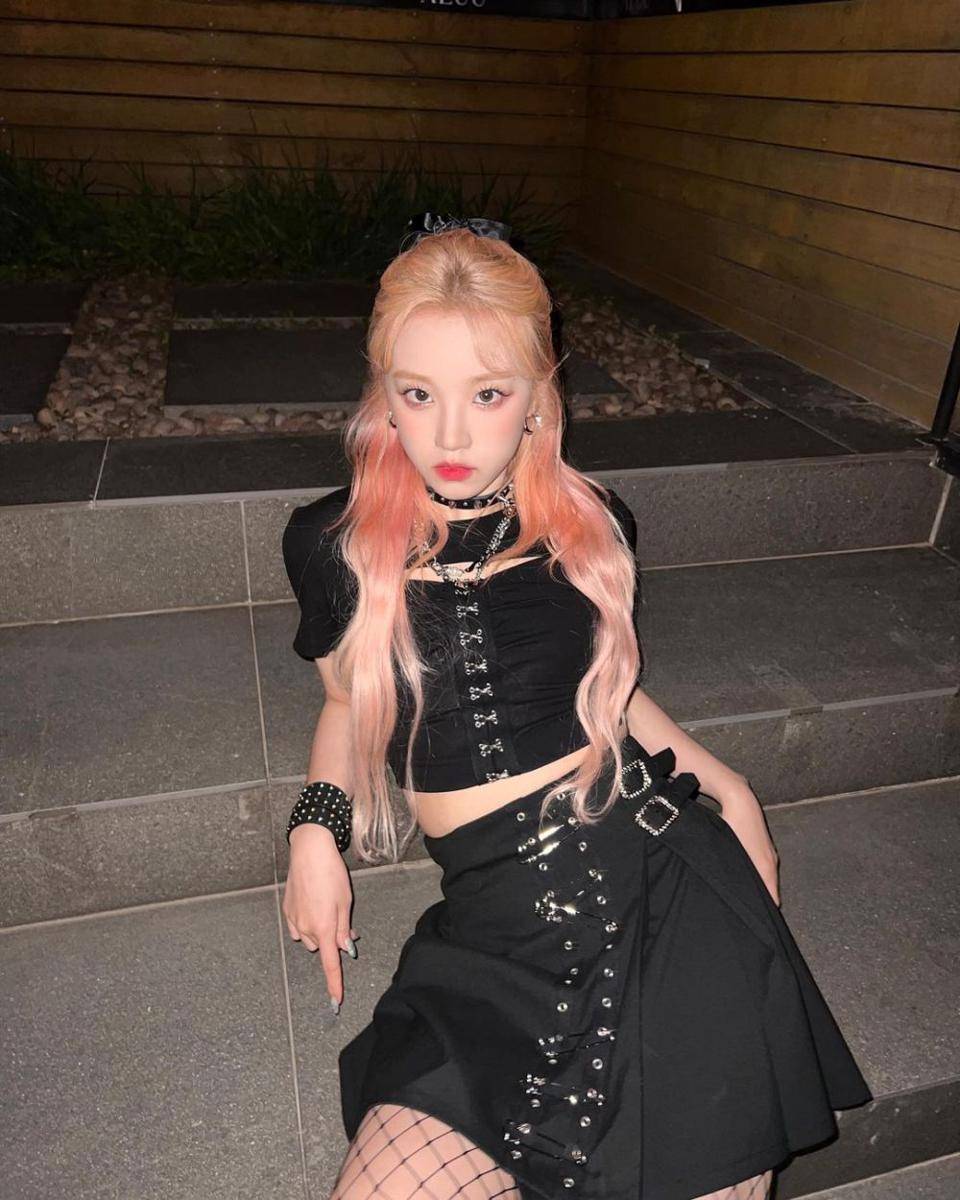 Yuqi (G)I-DLE (instagram.com/yuqisong.923)