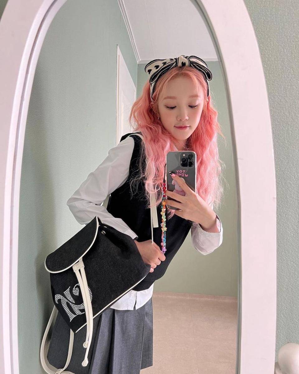 Yuqi (G)I-DLE (instagram.com/yuqisong.923)