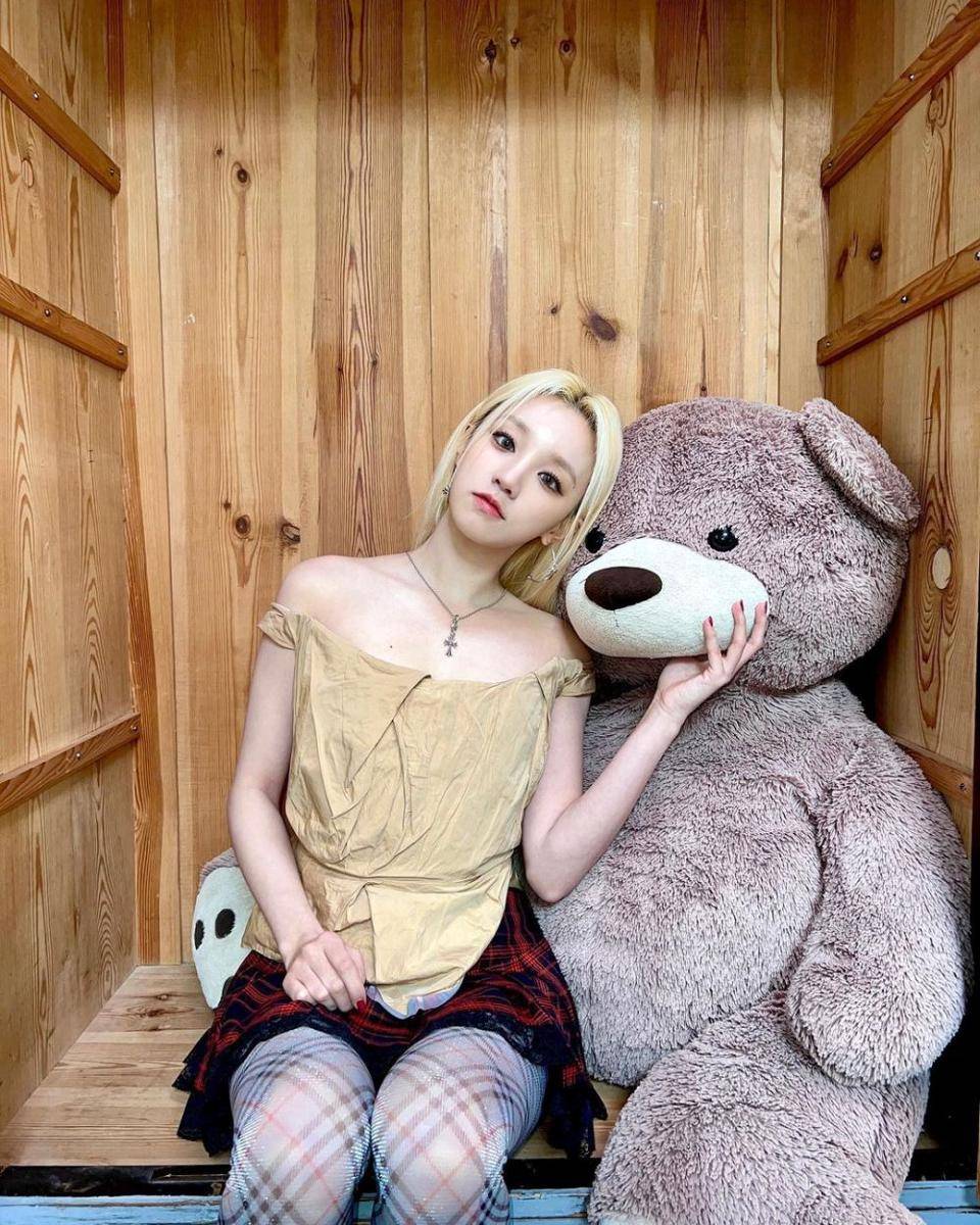 Yuqi (G)I-DLE (instagram.com/yuqisong.923)