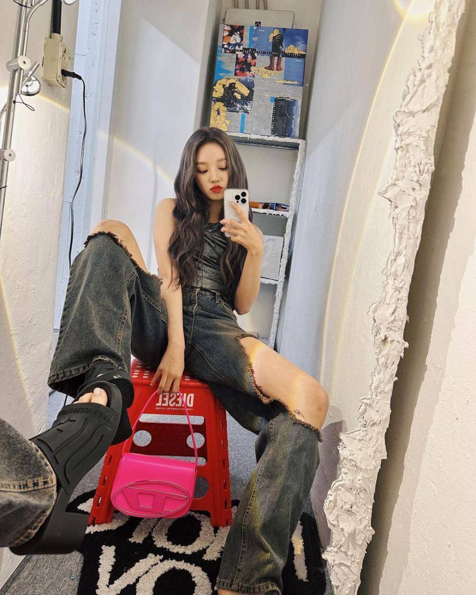 Yuqi (G)I-DLE (instagram.com/yuqisong.923)