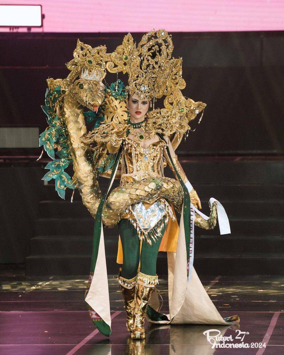 Kostum Tradisional Finalis dari Sumatra di Puteri Indonesia 2024 (Instagram.com/officialputeriindonesia)