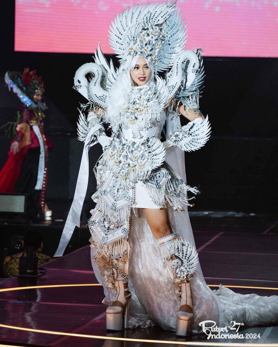 Kostum Tradisional Finalis dari Sumatra di Puteri Indonesia 2024 (Instagram.com/officialputeriindonesia)