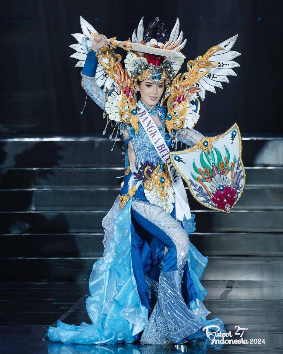 Kostum Tradisional Finalis dari Sumatra di Puteri Indonesia 2024 (Instagram.com/officialputeriindonesia)