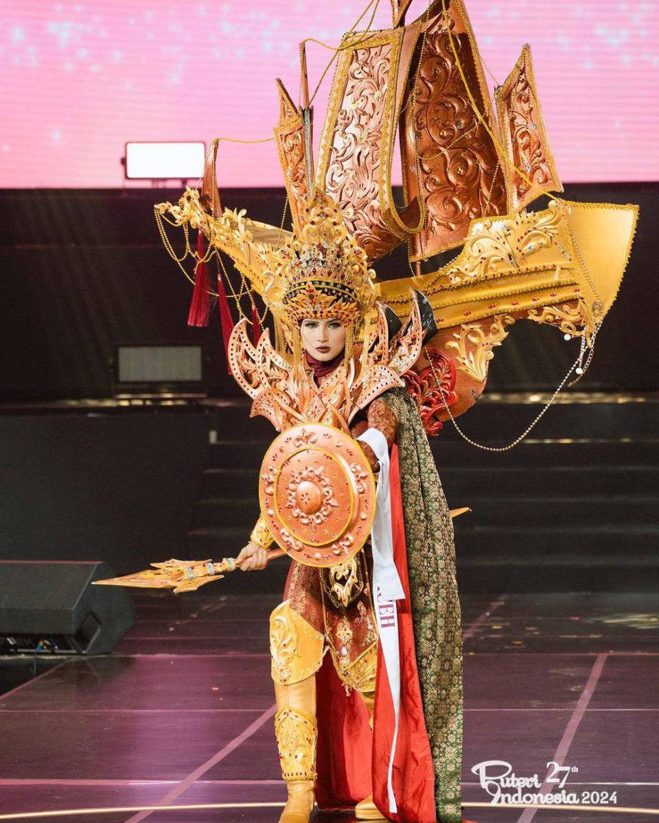 Kostum Tradisional Finalis dari Sumatra di Puteri Indonesia 2024 (Instagram.com/officialputeriindonesia)