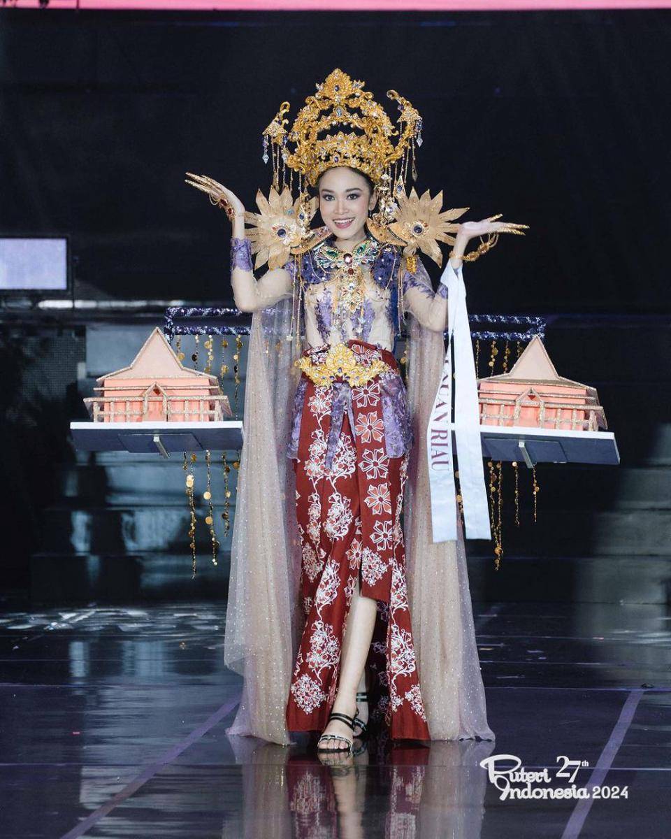 Kostum Tradisional Finalis dari Sumatra di Puteri Indonesia 2024 (Instagram.com/officialputeriindonesia)