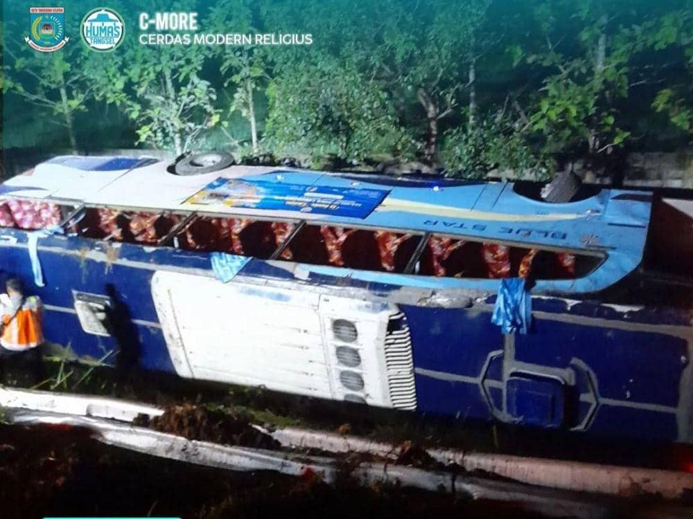 Bus Peziarah Asal Tangsel Kecelakaan di Tol Cipali, Satu Orang Tewas