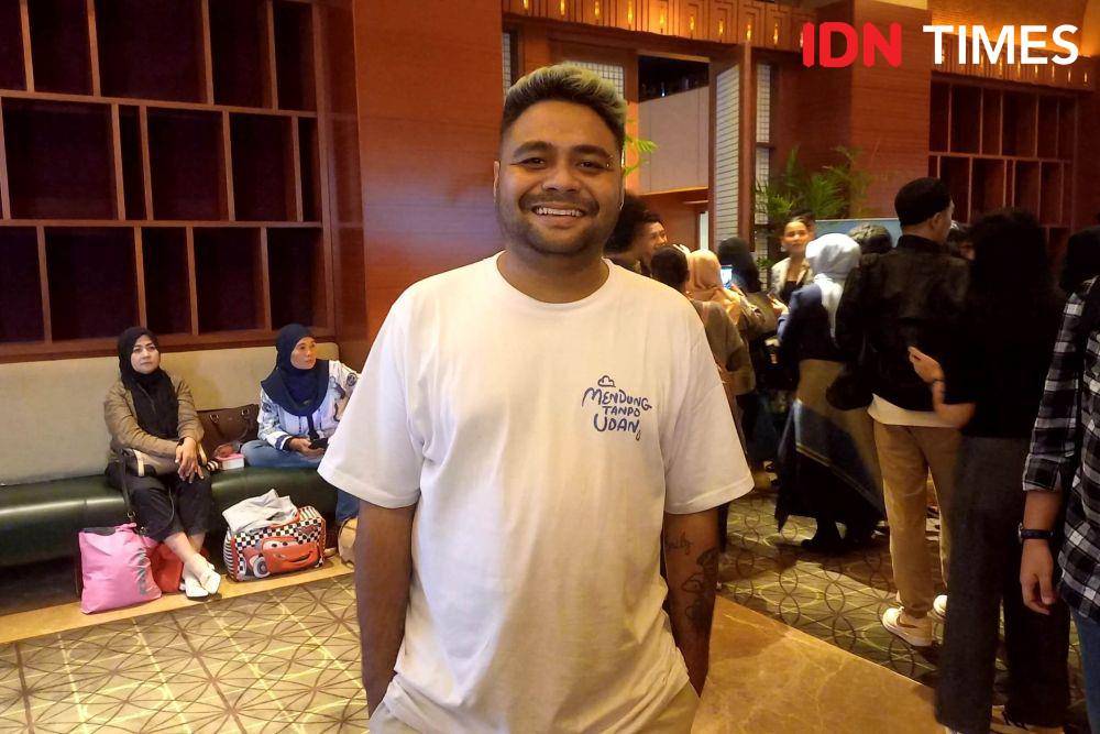 Gian Luigi di gala premiere Mendung Tanpo Udan, Rabu (21/02/2024). (IDN Times/Ines Suseno)