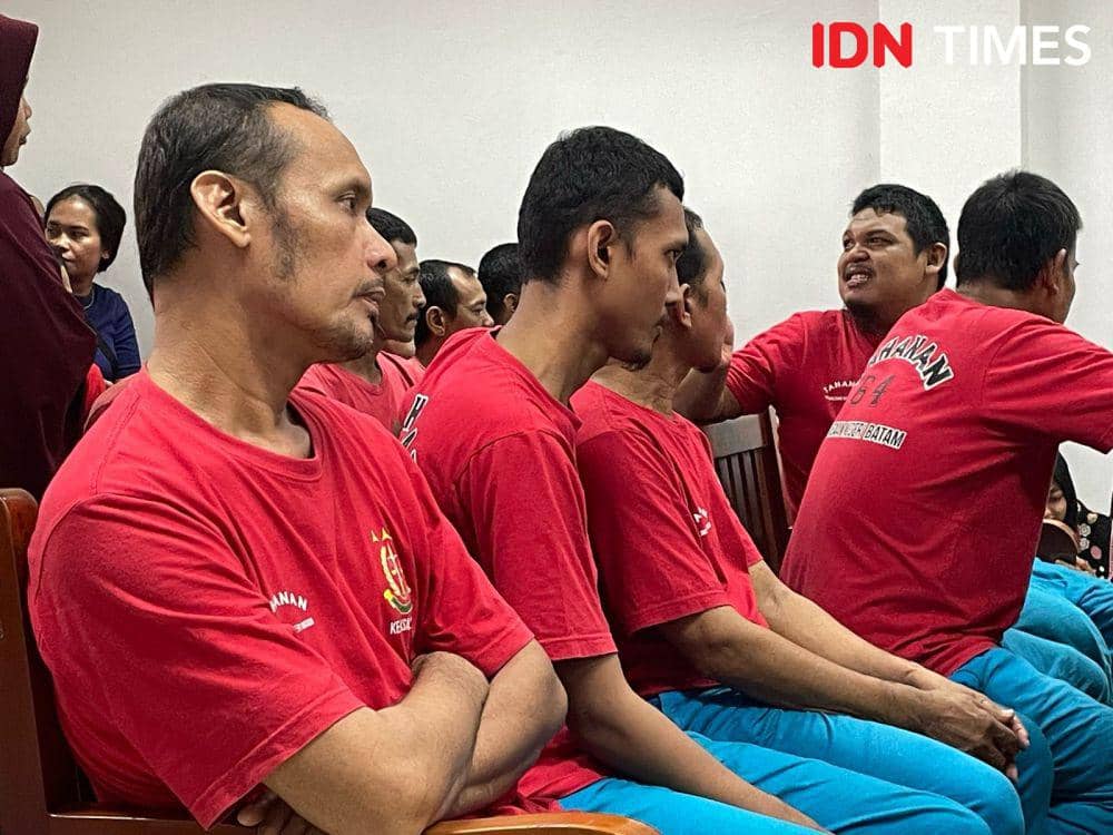 Para terdakwa aksi bela Rempang saat di ruang persidangan PN Batam (IDN Times/Putra Gema Pamungkas)