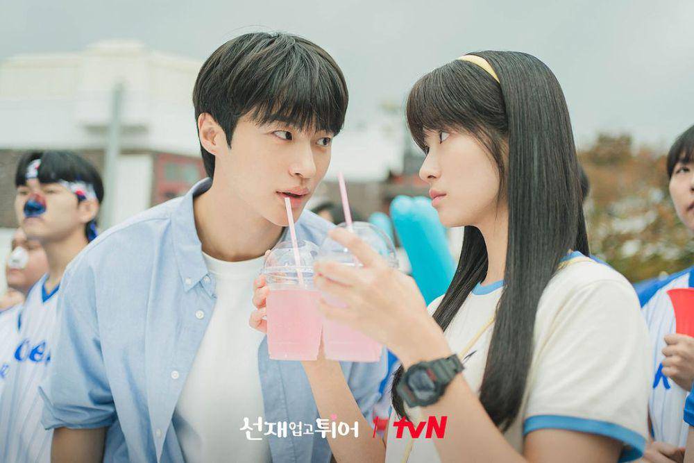 potret Im Sol (Kim Hye Yoon) dan Ryu Sun Jae (Byun Woo Seok) di drakor Lovely Runner (instagram.com/tvn_drama)
