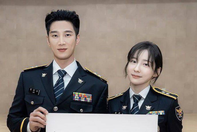 8 Bukti Ketertarikan Antara Lee Gang Hyun-Jin I Soo di Flex X Cop