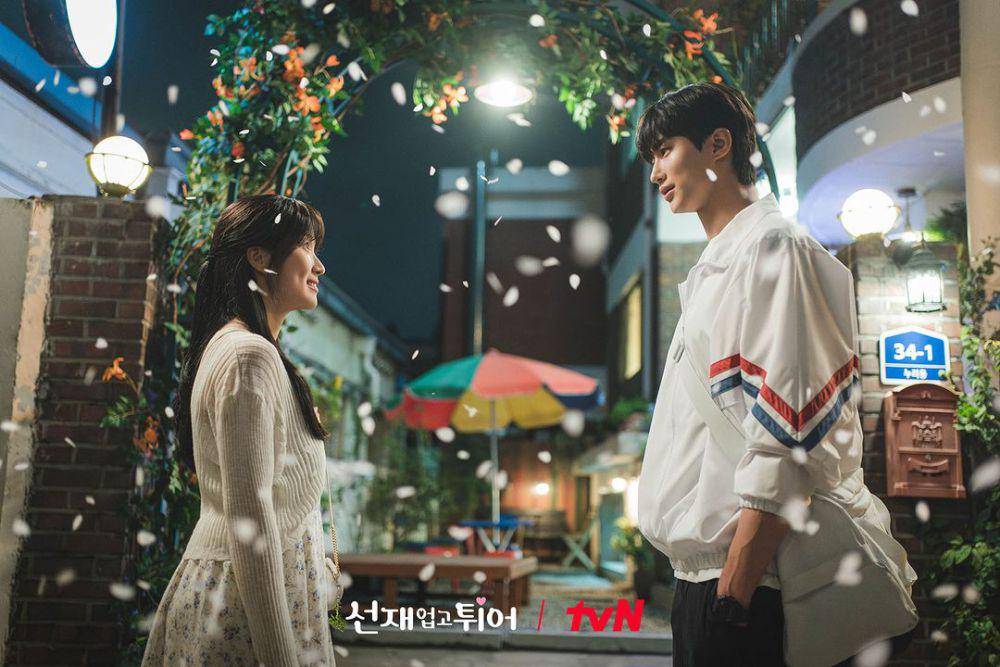 potret Im Sol (Kim Hye Yoon) dan Ryu Sun Jae (Byun Woo Seok) di drakor Lovely Runner (instagram.com/tvn_drama)