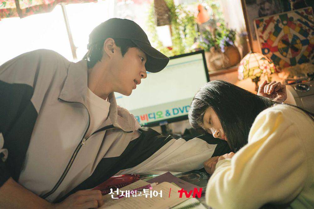 potret Im Sol (Kim Hye Yoon) dan Ryu Sun Jae (Byun Woo Seok) di drakor Lovely Runner (instagram.com/tvn_drama)