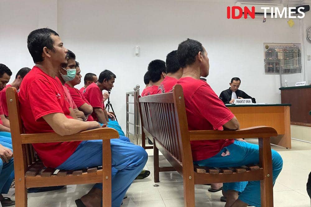 Para terdakwa aksi bela Rempang saat menjalani persidangan di PN Batam (IDN Times/Putra Gema Pamungkas)