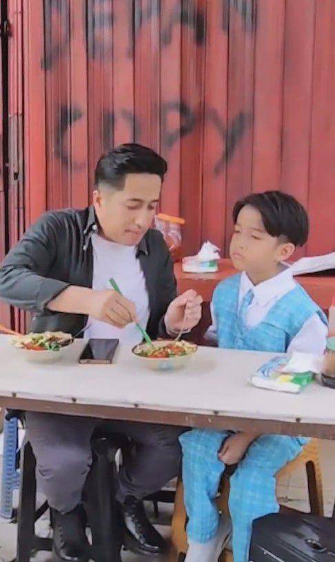 Irfan Hakim ditraktir anak (Instagram.com/irfanhakim75)