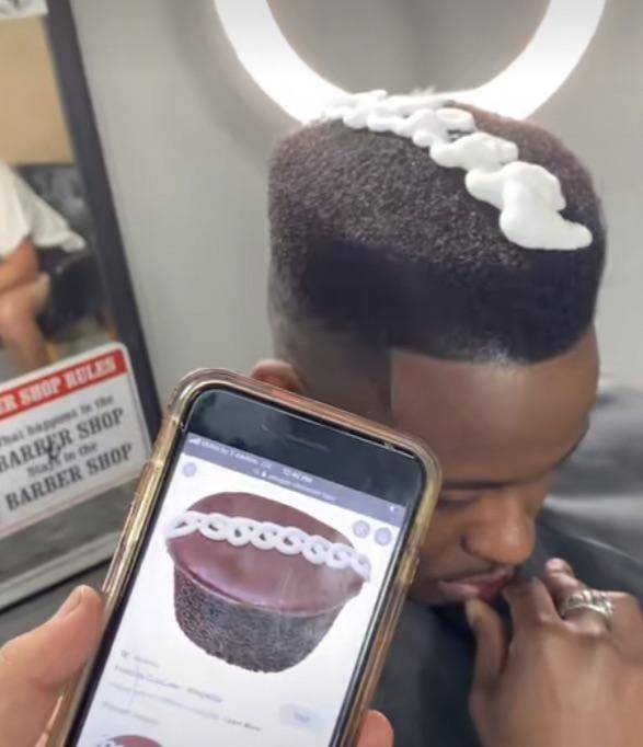 momen kocak potong rambut (reddit.com/user/cornn_flaeky_boi)