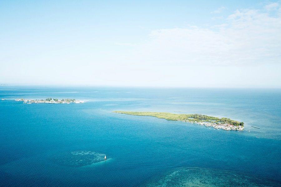 [QUIZ] Bisakah Kamu Membedakan Laut Sulawesi dan Maldives Ini?