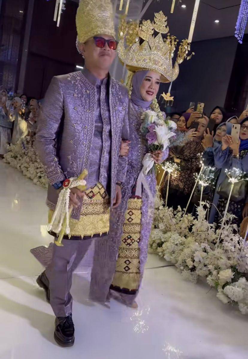 potret resepsi pernikahan Andika Mahesa dan Ayu di Lampung (Instagram.com/bebemoth_)