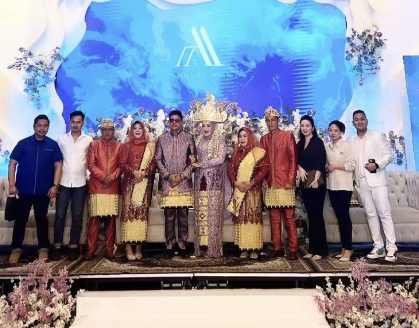 potret resepsi pernikahan Andika Mahesa dan Ayu di Lampung (Instagram.com/cocoentertainment_1)