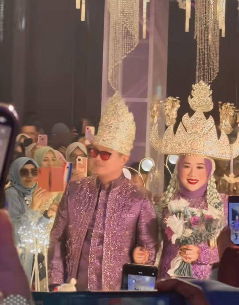 potret resepsi pernikahan Andika Mahesa dan Ayu di Lampung (Instagram.com/emak_jiehh)
