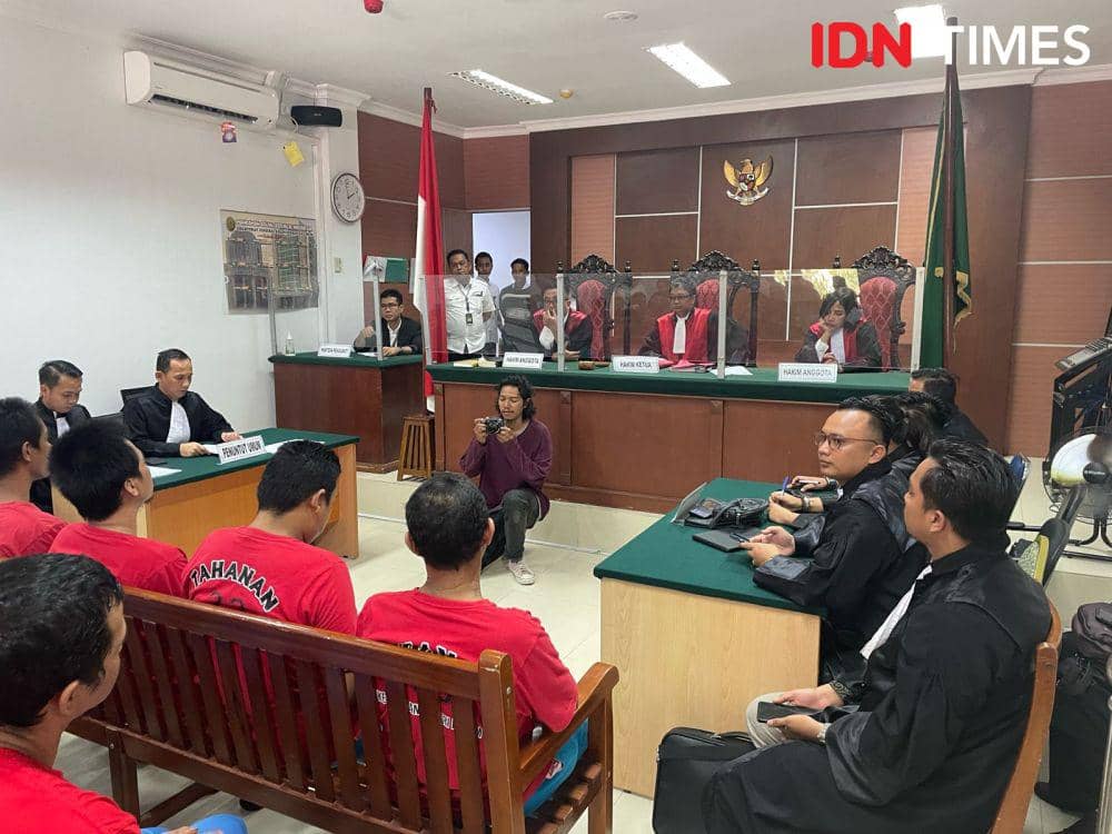 26 terdakwa aksi bela Rempang saat akan disidangkan di PN Batam (IDN Times/Putra Gema Pamungkas)