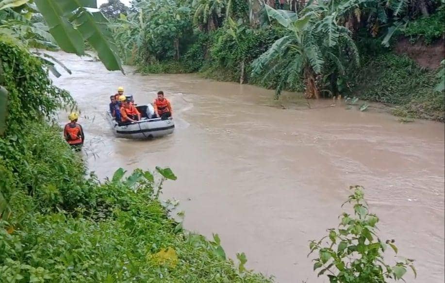 Proses pencarian korban Rezie Kuswara oleh tim SAR Gabungan. (Dok. Basarnas Lampung).