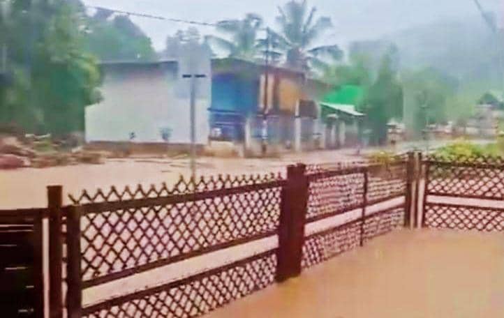 Foto banjir saat rendam pemukiman warga di Desa Karumbu Kecamatan Langgudu (Dok/Istimewa)