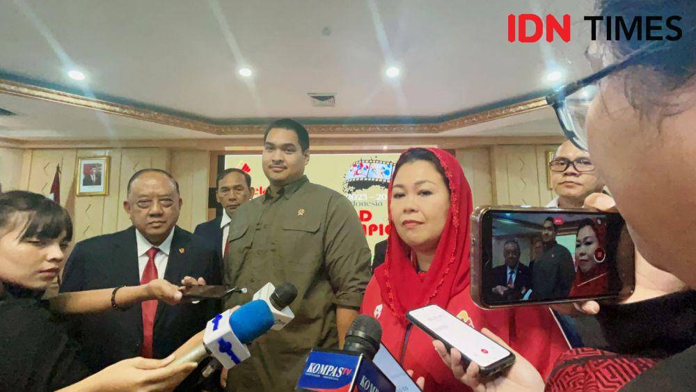 Ketua Umum Federasi Panjat Tebing Seluruh Indonesia (FPTI), Yenny Wahid bersama Menpora dan Ketum KONI dalam pelantikan pengurus pusat FPTI periode 2023-2027 (IDN Times/Margith Juita Damanik)