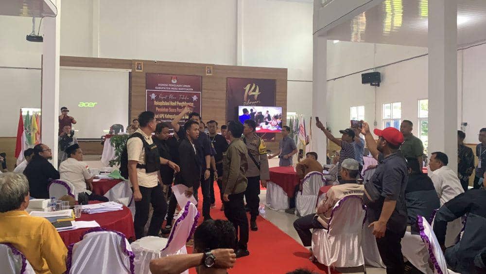 Dihujani Interupsi dan Sempat Ricuh, Pleno Terbuka KPU Muba Ditunda