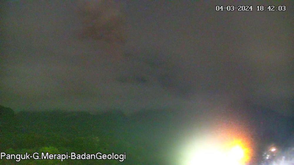 Gunung Merapi Luncurkan Awan Panas Ke-8 Kalinya Senin Petang