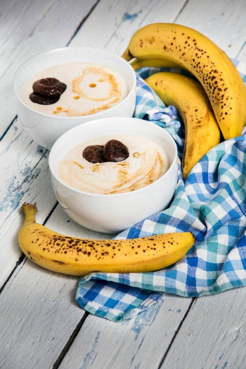 Foto banana smoothies bowl (pexels.com/Piotr Arnoldes)